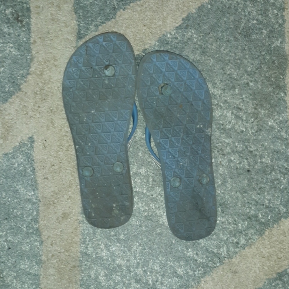 🚨Roxy flip flops🚨 - Picture 2 of 3